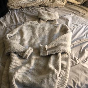 Light grey knit turtle neck